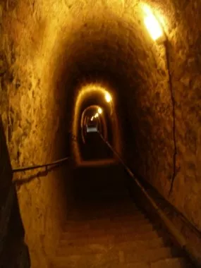 Villefranche de Conflent, tunnel des 1000 marches en Pyrénées Catalanes