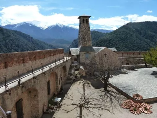 Fort Libéria et Pic du Canigou, à Villefranche de Conflent en Pyrénées Catalanes