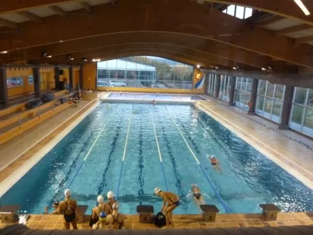 Piscine 25m intérieure pour stage de natation en altitude