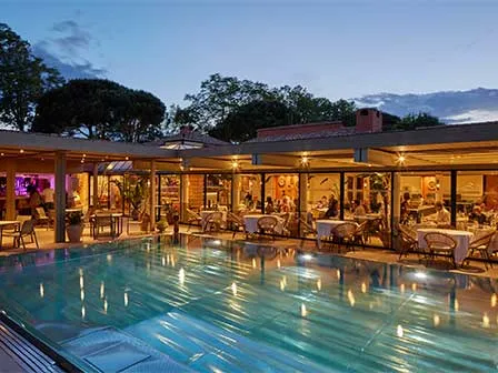 Détente au bord de la piscine @davidgrimbert