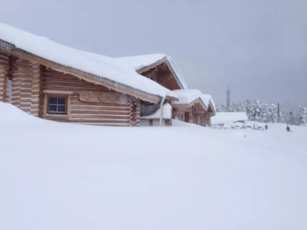 Le Chalet couvert de son manteau d'hiver