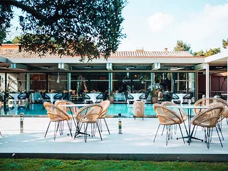 Apéritif au bord de la piscine @davidgrimbert